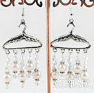 hängare stil vit pärla och kristall örhängen