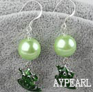 arcylic perle og grønn frosk earrigns