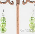teint en vert boucles d'oreilles perles