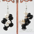 Style de cluster perles d'eau douce Blanc et Noir Boucles d'oreilles en agate