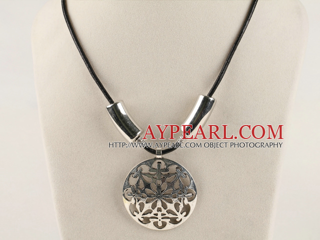 dedicate Zinc alloy hollow pendant necklace with extendable chain