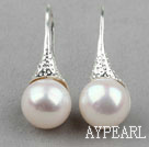 Boucles d'oreilles blanches classiques de conception perles d'eau douce
