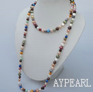 long collier de perles de style teints