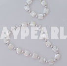 白い真珠とマッチしたブレスレット、白いリップシェルネックレス