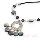 de la nacre necklace with extendable chain collier avec une chaîne extensible