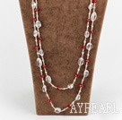 lång stil med flera tråd vit och röd kristall halsband