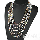 collier de perles multicolores