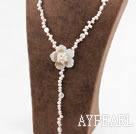 Hvit Freshwater Pearl and White Shell Flower Y Shape Necklace