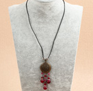 dedicate Zinc alloy hollow pendant necklace with extendable chain