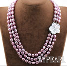 Drei Stränge Lila Baroque Perlenkette mit Shell Blume Schließe