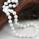 Classic Design 10mm ronde entièrement naturels Blanc Coquillage Collier de perles