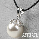 Classic Design Round Shape 16mm White Seashell Pendant Necklace