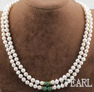 Två rader vita sötvatten Pearl och Aventurin halsband