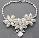 2013 Sommar Ny Design Vit Sötvatten Pearl och vit Shell Flower halsband