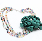 Fashion Style trois volets Multi-Gemstone Collier Parti Chips avec Déclaration Ribbon Charm Fleur
