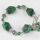 grüne Perle und Jade Armband mit Knebelverschluss