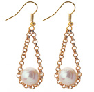 Eté 2013 Nouveau design en forme de triangle 10-11mm ronde blanche Boucles d'oreilles perles d'eau douce
