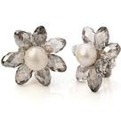 Mode Natural White Freshwater Pearl och Fasett Konstgjort Gray Crystal Flower Clip - On Ear Studs