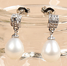 Einfache Long Chain Schlenker Stil Natur weißen Süßwasser- Perle und Round Black Seashell Perlen Ohrstecker