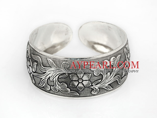 Classic Style Carved Flower Pattern Bold Adjustable Metal Bangle