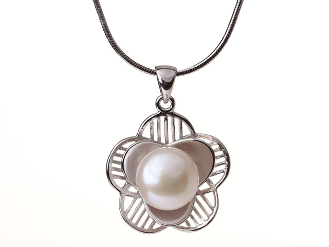 Lovely Design New Natural White Freshwater Pearl Flower Pendant Necklace with Lobster Clasp