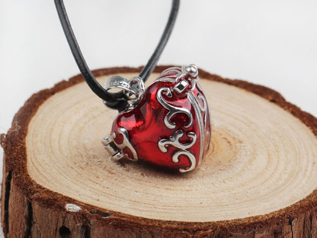 Fashion Style Red Color Heart Shape Bigger Wish Box Metal Pendant Necklace with Leather Thread