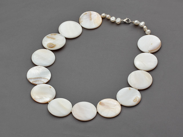 17.5 inches white shell necklace with lobster clasp