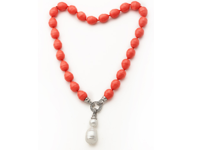 Elegent Style Potato Shape Red Pink Color Seashell Beaded Knotted Necklace with White Seashell Pendant