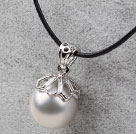 Classic Design Round Shape 16mm Light Gray Seashell Pendant Necklace