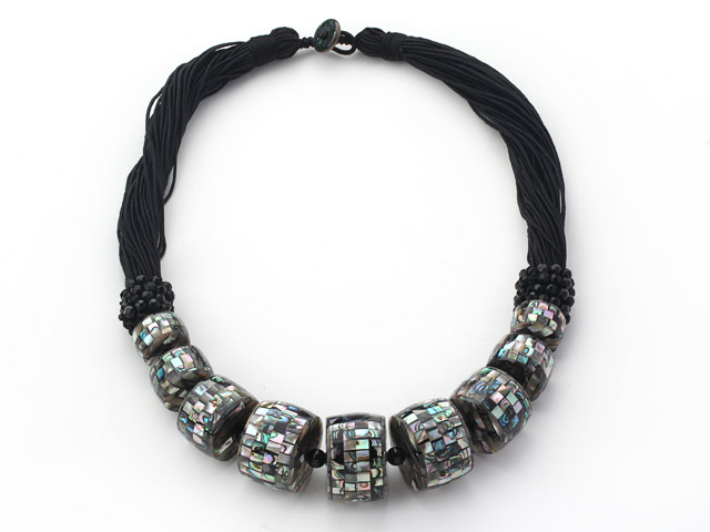 New Design Wheel Shape Black Mosaics Shell Necklace with Black Thread