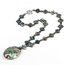 18 inches black pearl and abalone shell necklace with moonlight clasp