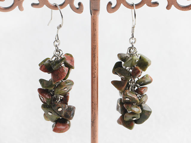 Fashion Cluster Style Green And Red Color Gemstone Chips Dangle Earrings