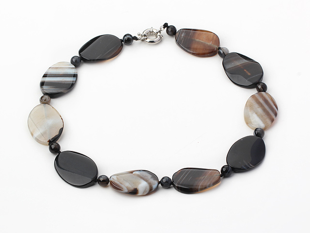 18.5 inches line patterned agate necklace with moonlight clasp