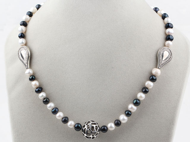 White and Black Freshwater Pearl Necklace