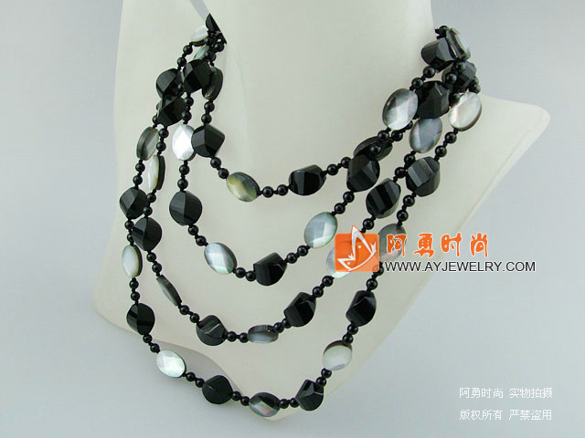 agate black lip shell necklace