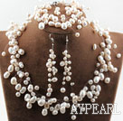 Fancy Style White Süßwasser Perlen Hochzeit Braut-Set (Halskette und Ohrringe)