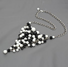 Fashion Style schwarz Achat und weißen Porzellan Stein Metall Eingewickelt Halskette mit Metall-Kette