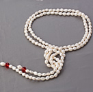 Mode lange Art- 8-9mm weiße barocke Perle und Roter Kristall Strang-Halskette , Strickjacke-Halskette