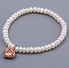 Fashion 5 - 6mm Natural White Abacus Shape Ferskvann Pearl Beaded armbånd med Rose gylne Hollow hjerte sjarm