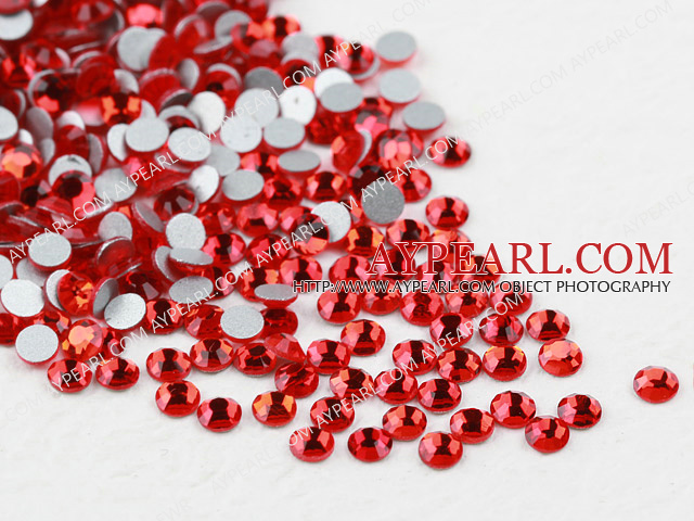 Rhinestone cabochon, red, silver-foil back ,3.0-3.2mm faceted round, SS12. Sold per pkg of 1440.