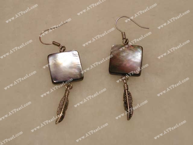 Shell Earring