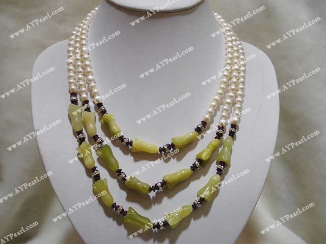 olivine pearl necklace