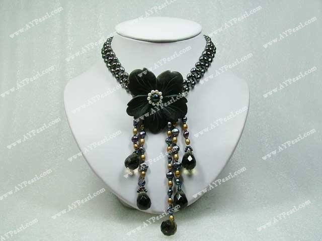 pearl black jade blomma halsband