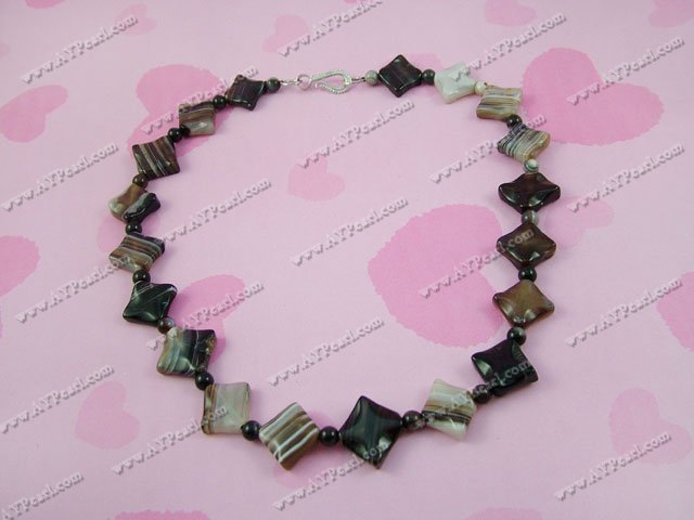 collier agate