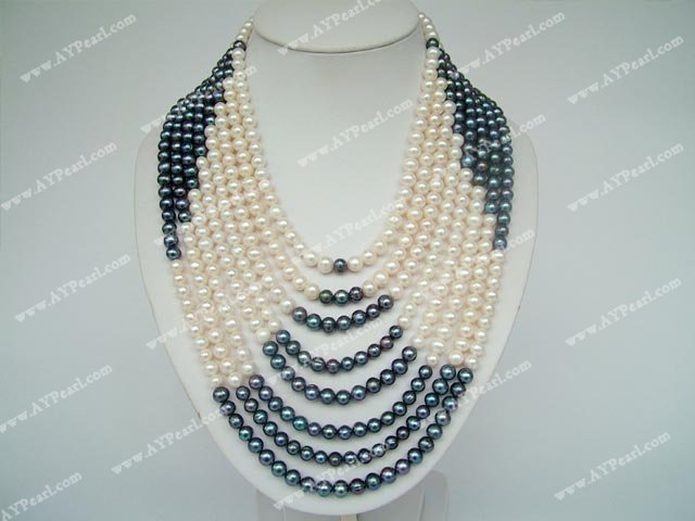 Fashion Pearl Necklace