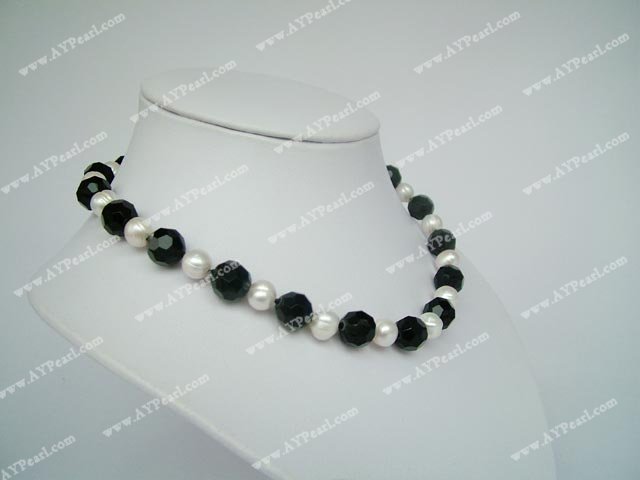 black crystal pearl necklace