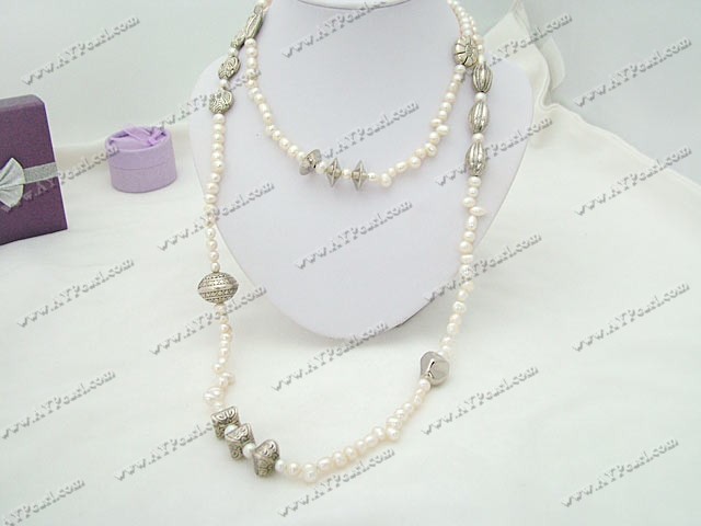 baroque pearl necklace