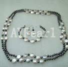 pearl necklace/bracelet