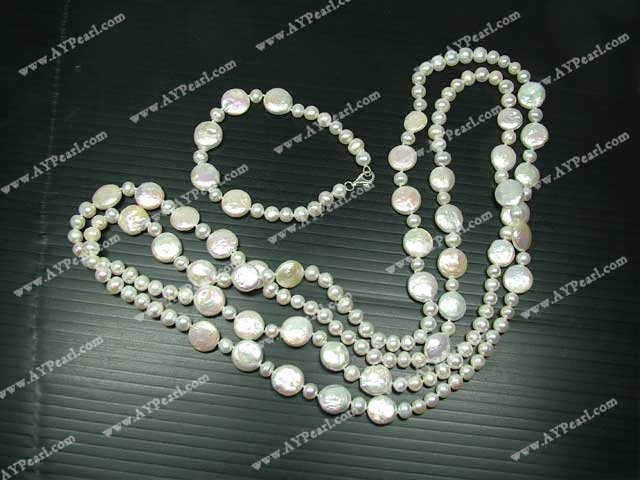 pearl necklace/bracelet